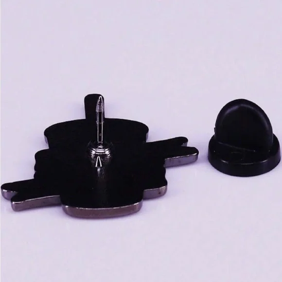 💖5 items for $25 Sale!💖 Cold Like My Heart Coffee Pin - Picture 3 of 3